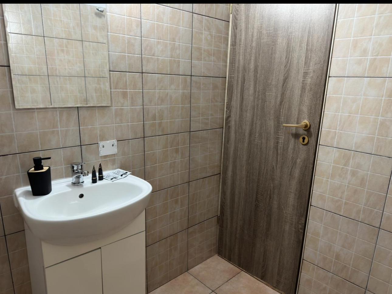Vila Matt ヴァマ・ヴェケ エクステリア 写真